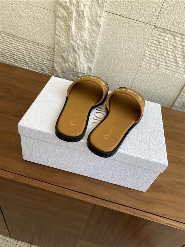 20251128184323885 310